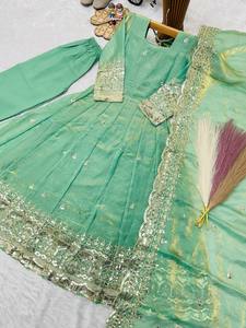 Costume Anarkali en soie vert traditionnel indien pakistanais pour femmes avec dupatta brodé, longueur au sol, tenue de mariage, coupe classique - Product Image 5