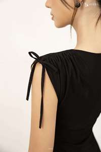 Conjunto de Dos Piezas Elegante para Mujer: Top de Malla Transparente con Mangas Murciélago y Falda Midi Acampanada ET3387 - Venta al por Mayor con Garantía Comercial - Product Image 2