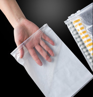 Sacs refermables recyclables imprimés avec logo personnalisé pour l'emballage de vêtements, de chaussettes et de chaussures avec taille personnalisée