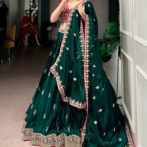 Lehenga Choli de Diseño 2026 para Fiestas, en Seda Satén con Lentejuelas y Bordado con Hilos - Product Image 1