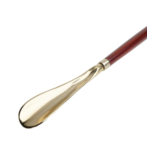 Chausse-pied long doré pour clubs de golf avec manche en bois et détails en laiton, accessoire élégant d'inspiration sportive pour le calage des chaussures - Product Image 5