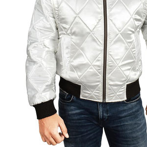 Chaqueta Deportiva Varsity Personalizada Verde 100% Poliéster, Chaqueta Bomber Letterman para Hombre con Cuello Alto Forrado en Negro y Bordado de Baloncesto - Product Image 3