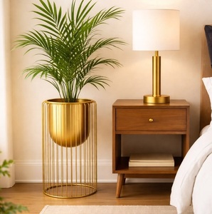 Support de pot de fleurs en métal doré, écologique et durable, pour intérieur et extérieur, design cylindrique en fil métallique, moderne et luxueux pour la maison - Product Image 1