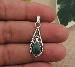 Pendentif vintage en malachite naturelle, argent sterling 925 plaqué platine, véritable collier en malachite verte, bijoux en pierre d'argent - Product Image 1