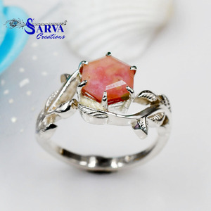 Anillo de Compromiso y Boda de Plata de Ley 925 con Baño de Rodio, Ópalo Rosa, Zirconia Hexagonal y Diseño de Hoja de Vid para Mujer - Product Image 2