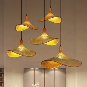 Lámpara de Techo LED Moderna Hecha a Mano con Forma de Sombrero de Bambú Tejido, Luz Blanca Cálida para Mesa de Comedor o Restaurante - Product Image 1