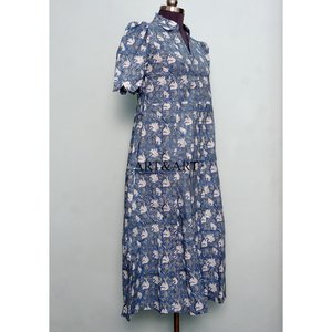 Vestido largo midi de algodón de estilo simple, hecho a mano en India, con diseño nuevo, cuello en V y bolsillos, para fiestas y ocasiones especiales. - Product Image 4