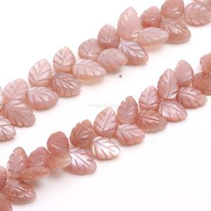 Perles de pierre de lune pêche naturelle en forme de feuille, sculptées à la main, 10-11 mm, pour la fabrication de bijoux et accessoires - Product Image 2