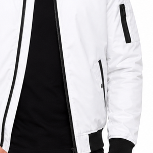 Blouson Bomber Homme Blanc et Noir Contrastant avec Manches Contrastantes, Poches Zippées, Col et Poignets Côtelés Noirs, Veste Extérieure Entièrement Zippée – Vente en Gros - Product Image 3