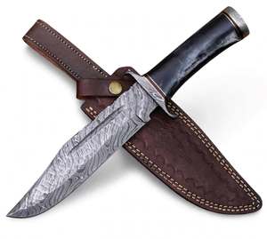 Cuchillo de exterior de acero de Damasco hecho a mano con mango de cuerno oscuro, doble ranura Fuller y funda de cuero - Product Image 6