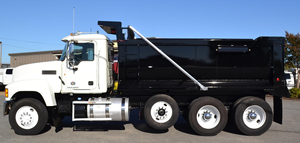 Camión Usado MackS Pinnacle CHU613 Day Cab 2014 de Alto Rendimiento - Transmisión Manual de 10 Velocidades, Listo para Enviar - Product Image 2