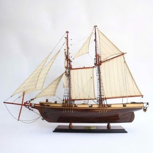 Modèle de bateau américain en bois poli HARVEY Wood Finish - Artisanat en bois pour décoration intérieure, collection nautique - Product Image 1