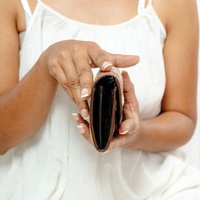 Dompet kulit asli bergaya Vintage wanita, dompet kulit asli berukir Boho kulit sapi ritsleting panjang ramping anti-maling poliester