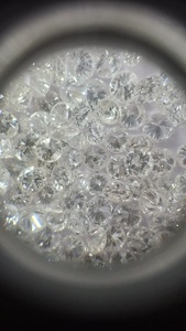 เพชรธรรมชาติทรงบริลเลียนท์คัท ขนาด 1.25-1.8 มม. ความสะอาดระดับ SI2-I2 สีขาว ขัดเงา จากมณฑลมหาราษฏระ สำหรับทำเครื่องประดับ - Product Image 2