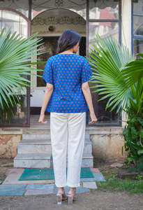 ชุดคุร์ตะผ้าฝ้ายสีน้ำเงินพิมพ์ลายดอกไม้สำหรับผู้หญิง สวมใส่สบายๆ ในช่วงฤดูร้อน สไตล์ชาติพันธุ์ เหมาะสำหรับใส่ในชีวิตประจำวัน ระบายอากาศได้ดี แห้งเร็ว ทันสมัย - Product Image 3