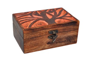 Petite boîte carrée en bois gravée au laser sur mesure, boîte à bijoux gravée au laser, boîte de rangement, étui à bagues en gros - Product Image 4