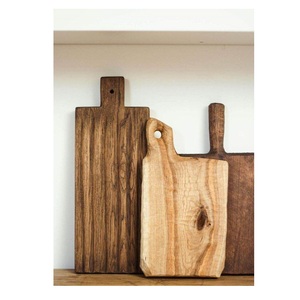 Planche à charcuterie en bois artisanale pour fromages, fruits, apéritifs et présentation élégante des aliments à la maison et lors de fêtes - Product Image 5