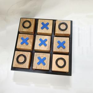 Jeu de Tic Tac Toe en bois fait main avec des pions X bleus et O noirs, jeu de société moderne pour la décoration de la maison et du bureau - Product Image 6