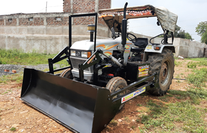 Accessoire de bulldozer robuste de 8 pieds 6 pouces pour Eicher série 557 4x4, poids 860 kg, garantie 1 an sur les systèmes hydrauliques - Product Image 3