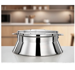 Plat rond en acier inoxydable argenté avec couvercle et poignée, idéal pour servir des plats chauds lors de mariages, de fêtes ou comme décoration de table. - Product Image 1