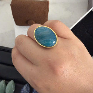 Anillo de Ópalo Azul Ovalado con Bisel de Plata, Joyería Minimalista Hecha a Mano, Venta al Por Mayor - Product Image 3