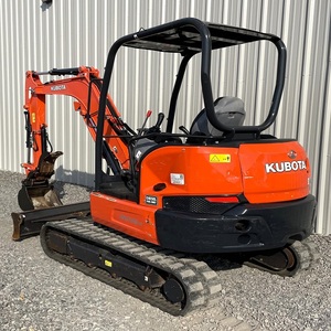 Miniexcavadora de alta potencia KX033 4 con tecnología hidráulica Eaton, diseñada para trabajos de excavación en condiciones de construcción exigentes. - Product Image 1