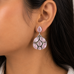 Boucles d'oreilles pendantes en argent oxydé avec pierres précieuses multicolores en gros |   Monture sertie de fleurs, tendance, en laiton plaqué argent antique |   Indien - Product Image 3