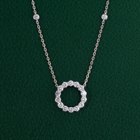 Collier élégant avec pendentif rond en diamant de laboratoire, serti de pierres étincelantes, design minimaliste de bijoux de luxe pour femmes