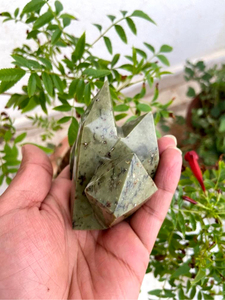 Torre de Cristal de Serpentina Natural Tallada a Mano, Piedra Curativa, Decoración Religiosa para el Hogar, Ecológica, OEM, ODM - Product Image 3