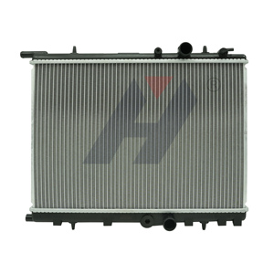 <span class=keywords><strong>Radiateur</strong></span> à réservoir d'eau en plastique avec cœur en aluminium pour PEUGEOT 307/<span class=keywords><strong>206</strong></span> OEM 133038/133040/133053 avec des performances <span class=keywords><strong>de</strong></span> refroidissement 30 % supérieures - Product Image 2