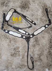 Collar de Pecho para Caballo de Cuero Genuino Suave y Natural, Estilo Western Inglés, con Herrajes Plateados, Ligero - Product Image 3