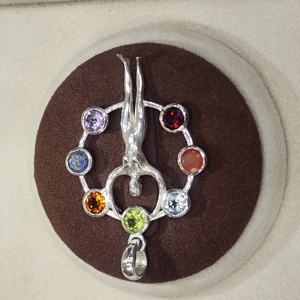 "Pendentif Chakra en argent 925 taillé en émeraude fait à la main-Tendance et excellente qualité" - Product Image 4