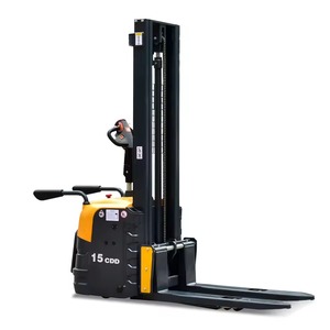 Apilador de Palets Eléctrico Confiable de 3300 LBS, Transpaleta Eléctrica con Alcance de 78 Pulgadas para Tareas Rápidas de Transporte de Palets - Product Image 3