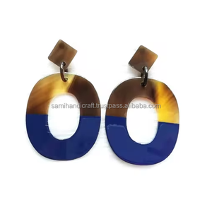 Pendientes de cuerno clásico religioso negro blanco marrón con perlas y diamantes para ropa de fiesta - Product Image 1