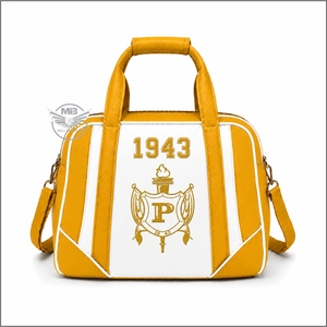 กระเป๋าเดินทางแบบดัฟเฟิลสีเหลืองขาวลาย P Crest ปี 1943 สำหรับผู้หญิง ออกแบบเองตามสั่ง ยี่ห้อ Philo Affiliated พร้อมซิปปิด ใช้ได้ทั้งเดินทางและวันหยุดสุดสัปดาห์ หรูหราและสบายๆ - Product Image 1