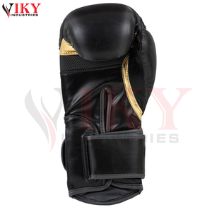 Gants de boxe en cuir artificiel avec logo personnalisé, couleur noir et or métallisé, ajustement ergonomique avec sangle de poignet sécurisée - Product Image 4