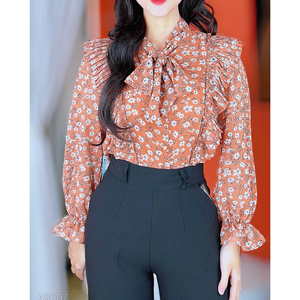 Blusa de lunares para mujer al por mayor con cuello de lazo, volantes plisados, manga larga y botones frontales, elegante camisa de oficina - Fabricante - Product Image 4