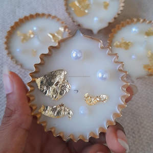 Juego de regalo de diya de metal dorado con cera - Product Image 2