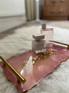 ชุดถาดเสิร์ฟเรซิ่นลายจีโอดสีพาสเทล งานฝีมือเหนือกาลเวลา ขนาดสั่งทำพิเศษ พร้อมถาดตกแต่งอีพ็อกซี่ทำมือประดับทองคำเปลว และหูจับสีทอง - Product Image 5