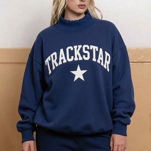 เสื้อสเวตเชิ้ตคอเต่าโอเวอร์ไซส์สำหรับผู้หญิง สีกรมท่า ลายกราฟิก Trackstar แขนยาว สวมใส่สบายๆ สำหรับฤดูหนาว สไตล์สตรีทแวร์ - Product Image 1