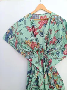 Robe maxi kaftan en coton imprimé vert de qualité supérieure, style bohème, col en V, manches courtes et coupe décontractée pour les vacances. - Product Image 4