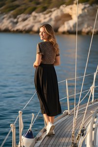 Vestido de Mujer con Estampado Animal Negro, Tela Crepé, Cuello en V, Manga Corta Acampanada, Largo Regular, Completamente Cosido, Estilo Occidental Elegante - Product Image 3