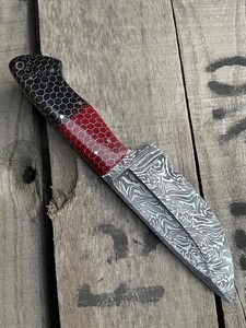 Couteau de chasse artisanal en acier Damas de qualité industrielle avec manche en Razen et étui en cuir pour le camping en plein air - Product Image 4