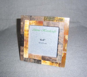 Cadre photo en résine et cadre photo en bois avec incrustation d'os pour mariages et anniversaires, directement d'Inde - Product Image 1