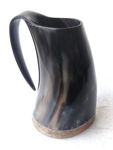 Mug en corne de buffle naturelle polie, objet d'art de collection, tasse à boire durable - Product Image 2