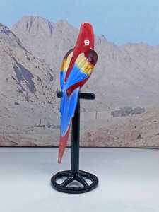 Figurine de perroquet en verre soufflé à la main, rouge, bleu, jaune, sculpture animale colorée, objet d'art décoratif - Product Image 3