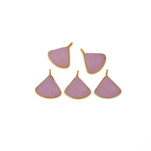 จี้คาลซิโดนีสีชมพูสุดหรูสลักเครื่องรางชุดฝาชุบทองจี้แฟชั่นและอุปกรณ์เครื่องประดับขายส่ง - Product Image 1