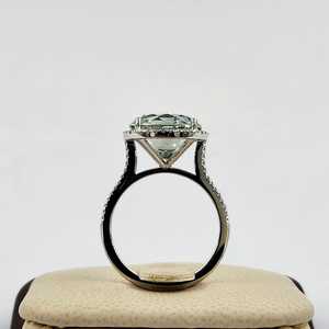 Anillo de Media Eternidad Clásico con Amatista Verde y Moissanita de Corte Redondo, Plata 925 Original, Ideal para Regalo de Boda para Ella - Product Image 4