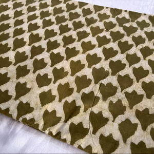 Tela de Algodón Estampada a Mano con Diseño Abstracto Verde Oliva, Tela de Algodón con Estampado Jaipuri Hecho a Mano en India, Motivo Pequeño - Product Image 1