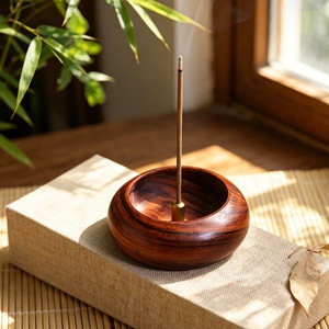 Brûleur d'encens artisanal en bois de manguier 100% naturel KS International avec support, compatible avec l'encens indien, utilisable toute l'année - Product Image 4
